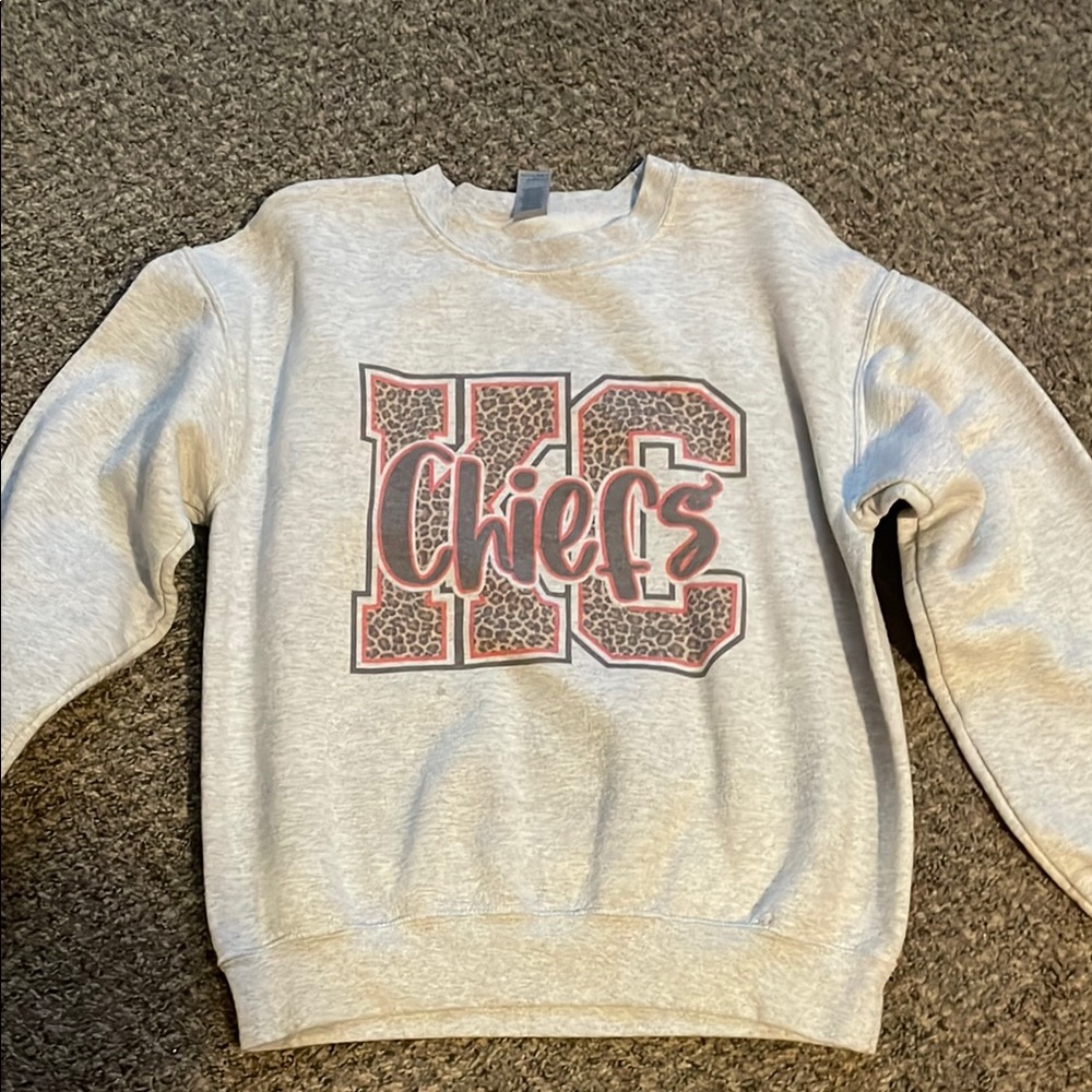 Gildan Gray Crewneck Sweater with Ribbed Cuffs